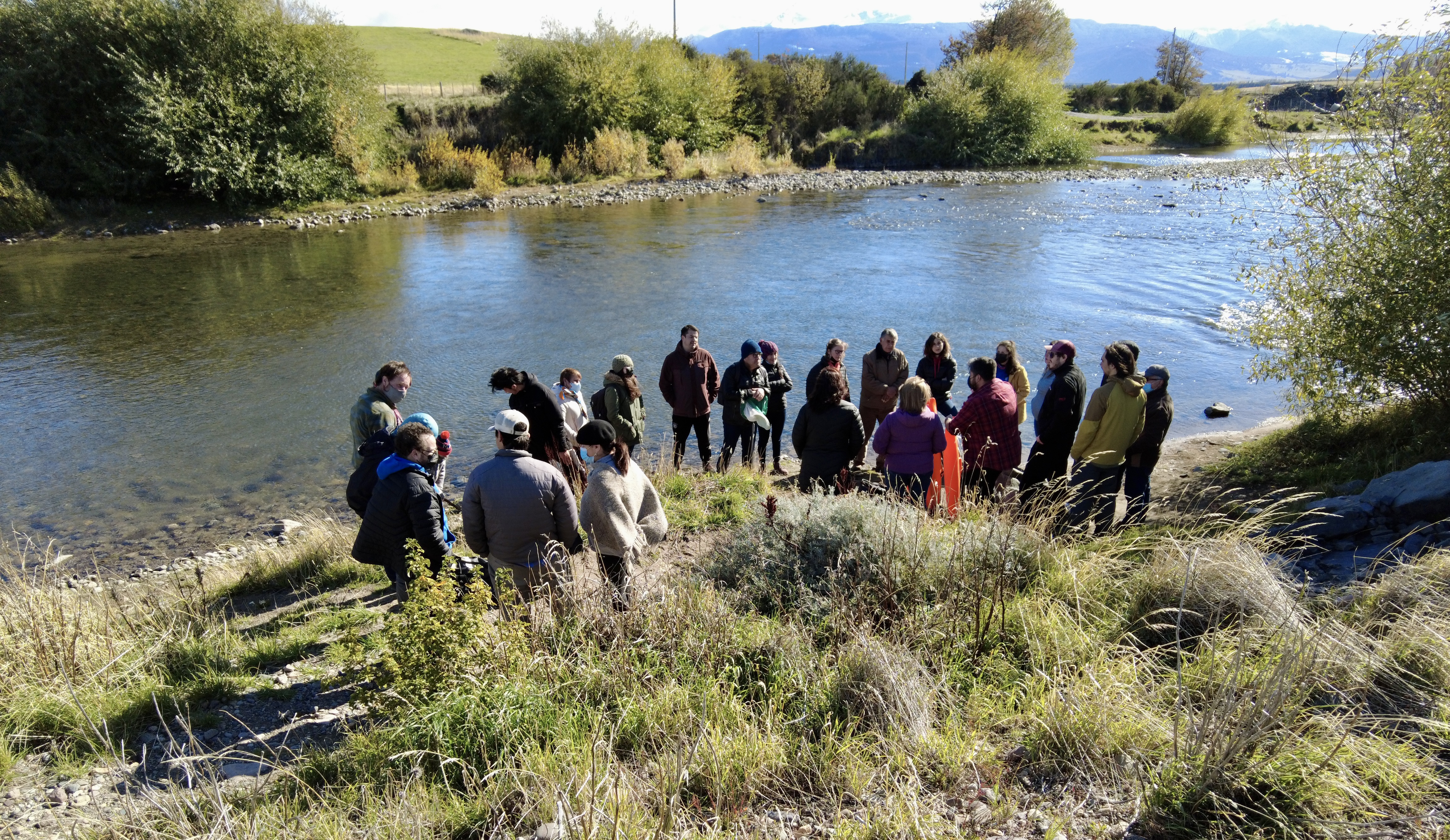 La comunidad de Valle Simpson se une para monitorear y cuidar el río de la localidad
