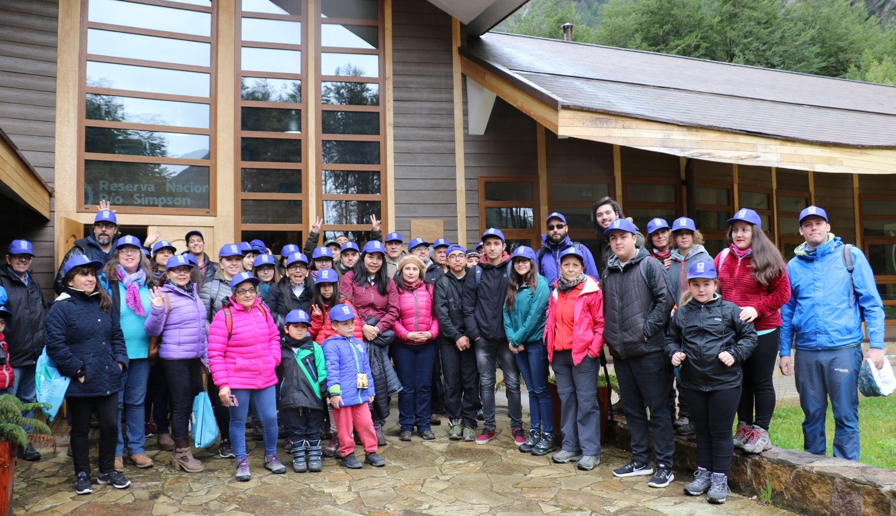 Universidad de Aysén celebra Día Nacional de la Ciencia junto  a la comunidad en Reserva Nacional Río Simpson